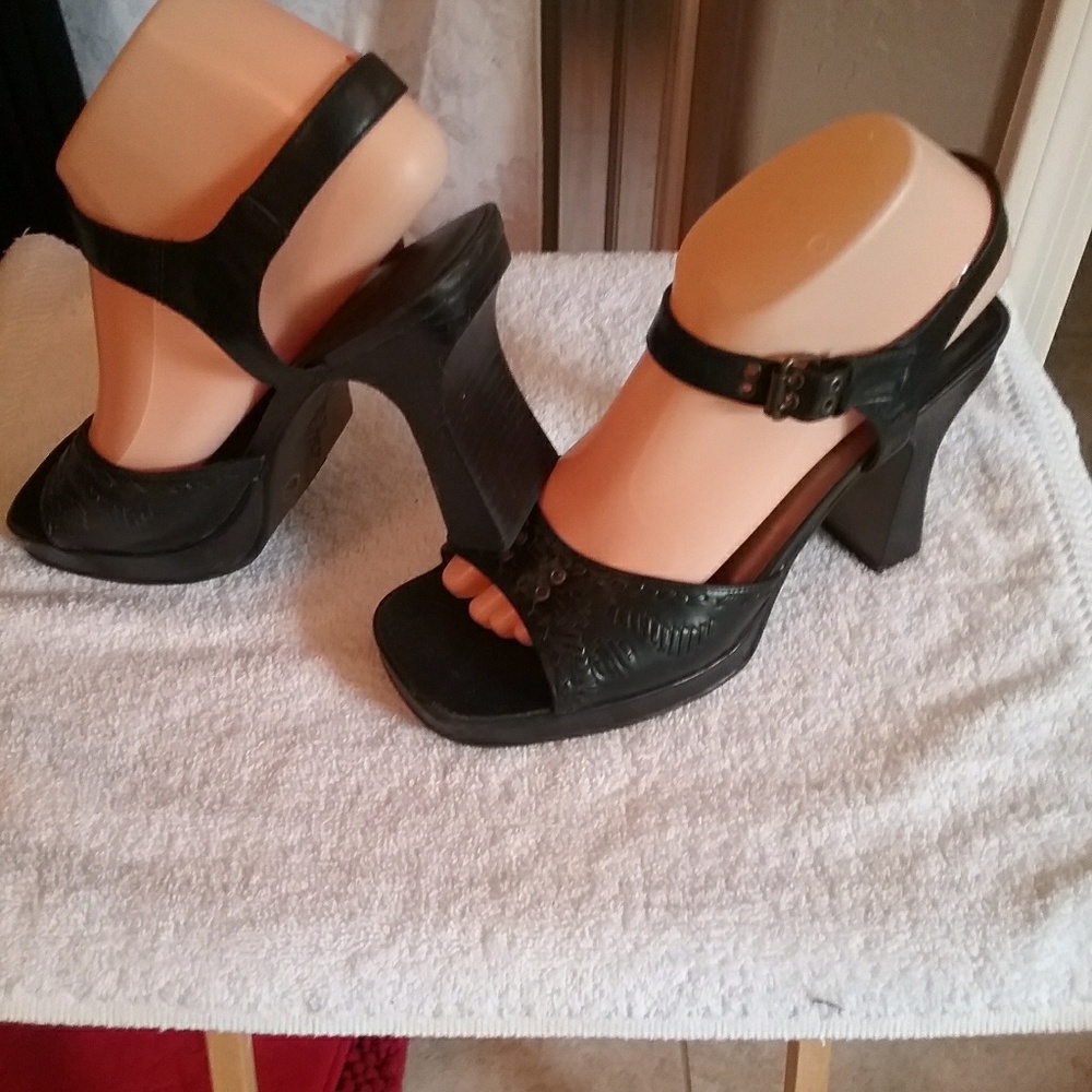 Chinese Laundry Black Sandals